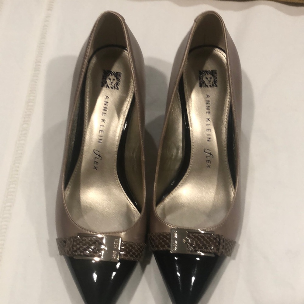 Anne Klein 2 inch heel in black/brownish gold two tone absolutely beautiful.